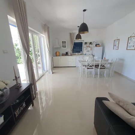Casa Bianca 6 *